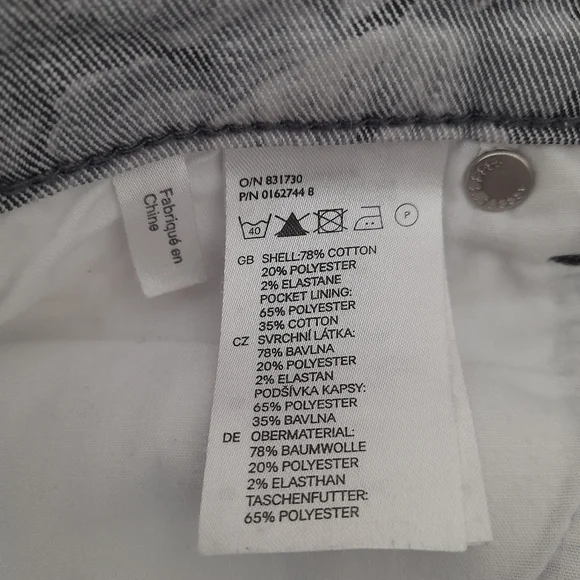 H&M Floral Denim Shorts Size 8 - Picture 10 of 10